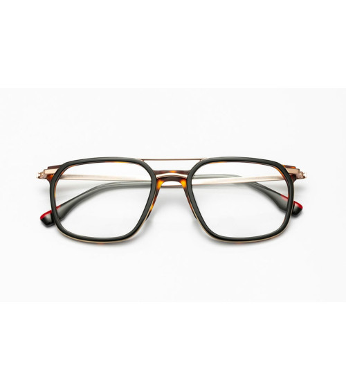 WOODYS_BUDLER_01_240305_MAN_EYEWEAR